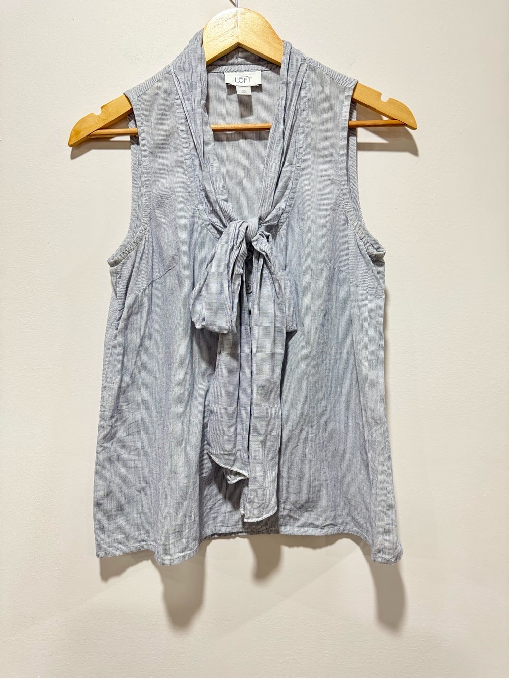 LOFT Linen Coastal Pinstripe Tie Neck Sleeveless Blouse Bow V Neck Size XS